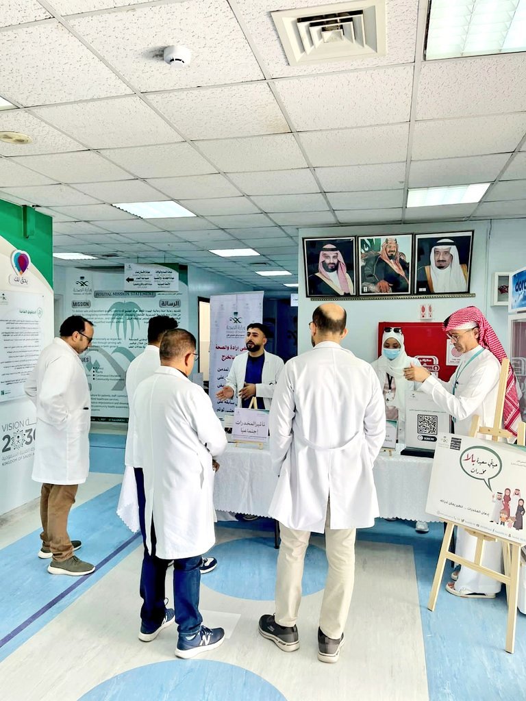 EradaHospitalMH's tweet photo. ضمن الأنشطة التكاملية بين منشآت #تجمع_الرياض_الصحي_الأول⁩ ومواصلة للفعاليات الصحية، #مستشفى_إرادة_والصحة_النفسية_بالخرج يقيم برنامجاً توعوي حول المخدرات ومخاطرها، ويستعرض خدماته الطبية لزوار مستشفى الأمير سلمان بن محمد بمحافظة الدلم. https://t.co/4mJOUEuOY7