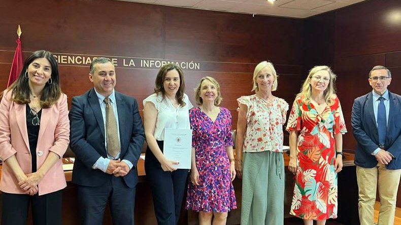 MariaHHerrarte's tweet photo. Ha sido un honor formar parte del tribunal de la tesis sobre la repercusión mediática del #protocolo en la UE firmada por @_PatriciaLeres.

¡Gracias de❤️a la nueva doctora y a su directora, Julia Rodríguez Cela, por la gran aportación a este área de conocimiento! https://t.co/1BvfXJpS8g