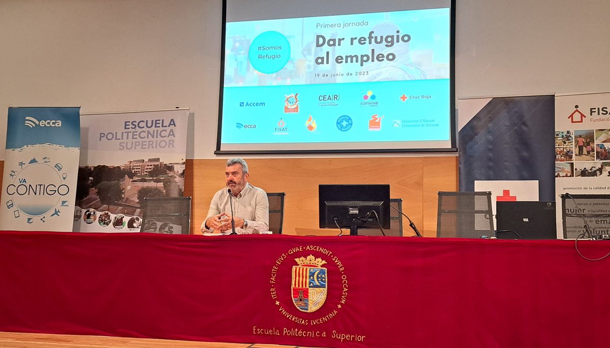 gzaracho_ecca's tweet photo. Esta mañana en la I Jornada Dar empleo al refugio, entidades del tercer sector agrupadas en #Redfugio presentamos a decenas de empresas alicantinas presentes la riqueza que ofrecen la personas refugiadas al mundo laboral, partiendo testimonios concretos. #SomosRefugio https://t.co/e0QJy7AtrG
