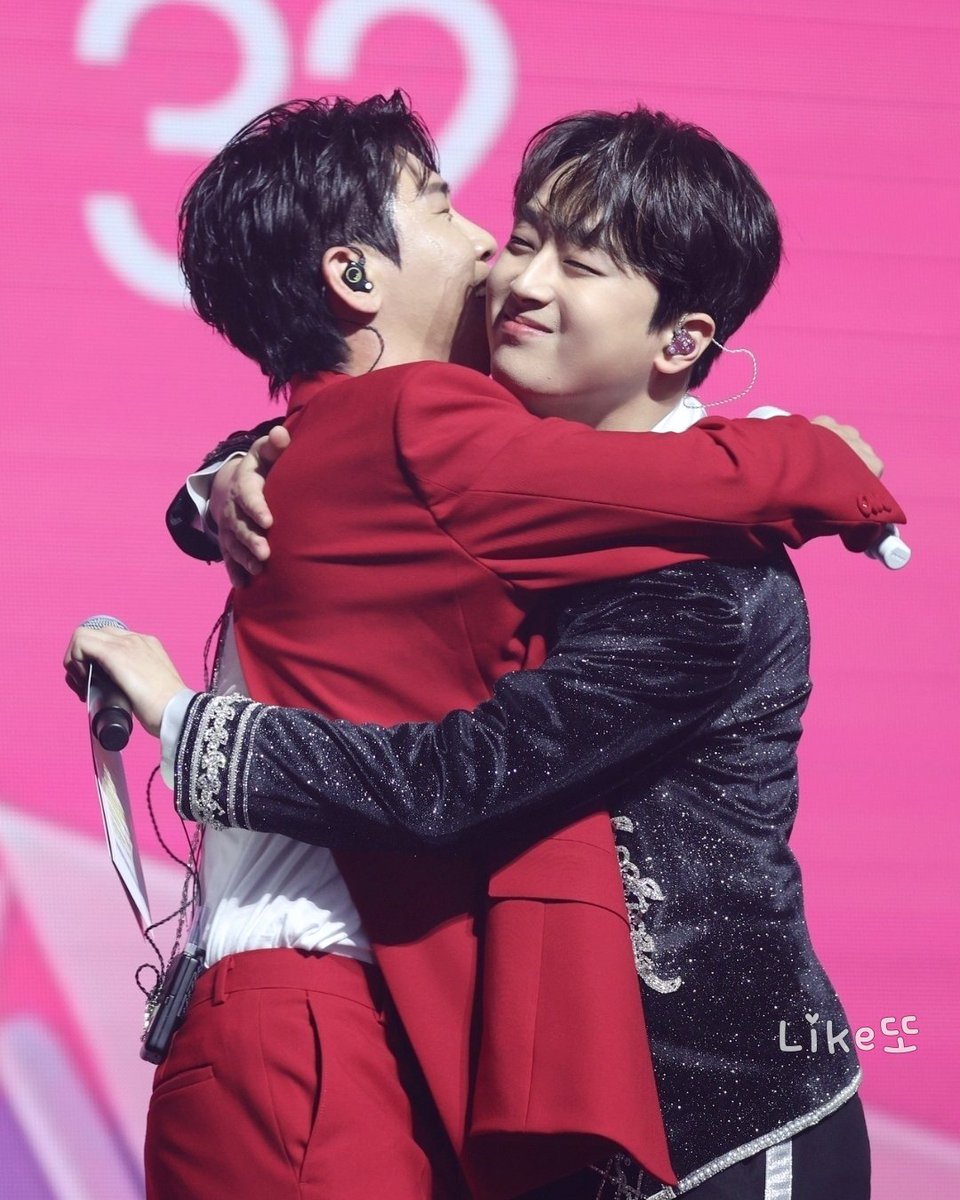 Like_Lcw's tweet photo. 형아 좋아 강아지 💓
반가운 영탁형아 안녕 👋👋
230618 #이찬원 https://t.co/l8B72xyX1p