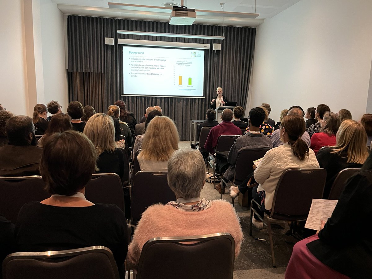 Don’t underestimate the room size needed for social and behavioural research in vaccination. Barely standing room for this session starting with @JessicaJKaufman @MCRI_for_kids #CDIC2023