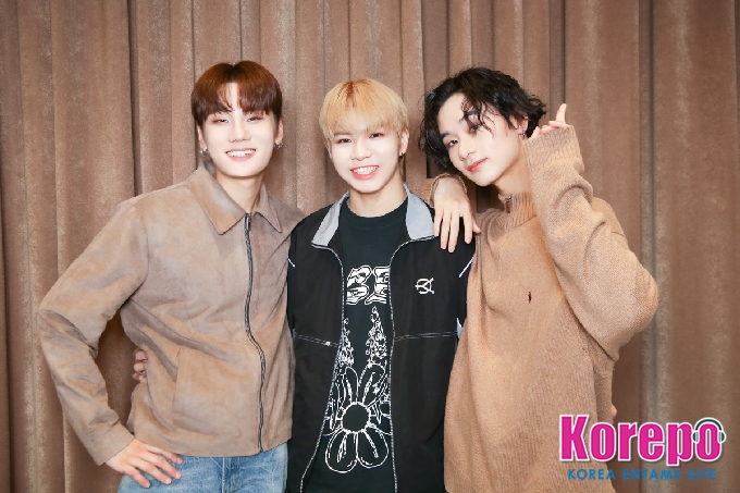 Kkorepo's tweet image. 「個別インタビュー」#TFN、「これからいろんな地域のエーデルワイスに会いに行くので楽しみにしていてください！」
#KIO、#GUNWOO、#SIAN、#ON、#KEVIN、#LEO、
＃ZERO、#KAIR、#NOA
korepo.com/archives/13044…