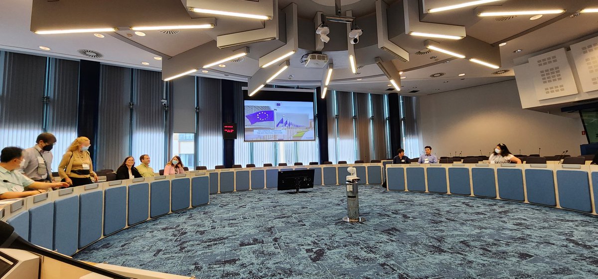 @esc_pitt <a href="/unceurope/">UNC European Studies</a> starting at the European commission visitors' center