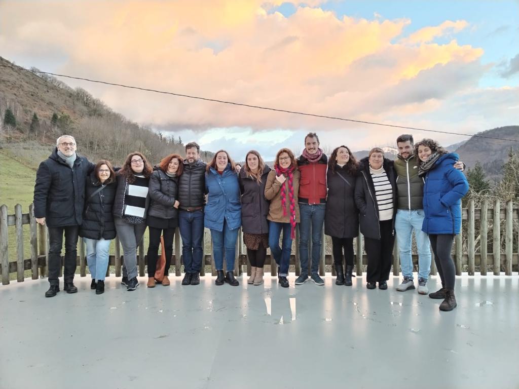 Azken lau urteak laburtzea ezinezkoa zaidan arren, nirekin zer eramango dudan garbi daukat, zuek!
Mila esker zuei momentu on eta txar guztietan hor egoteagatik.💚