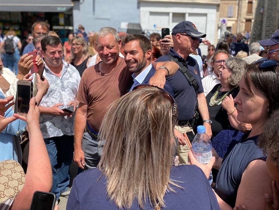 🎂 Il y a un an, près de 56% des électeurs du nord de l’#Yonne me faisaient l’honneur de les représenter à l’Assemblée nationale. Chaque jour, sur le terrain ou dans l’hémicycle, je tâche d’être à la hauteur de cette confiance pour défendre mon peuple, mon pays et mon territoire.