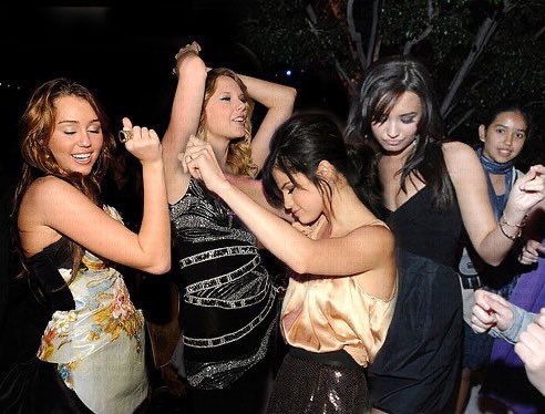 heyyeji's tweet photo. rj said "perfect for summer night"
chae said "everyone will gradually melt"
yeji said "lets run hot"

...maybe a bar-hopping, girls night out song? lets fcking gooooo 🔥🔥🔥 https://t.co/rPjRc0b6zz