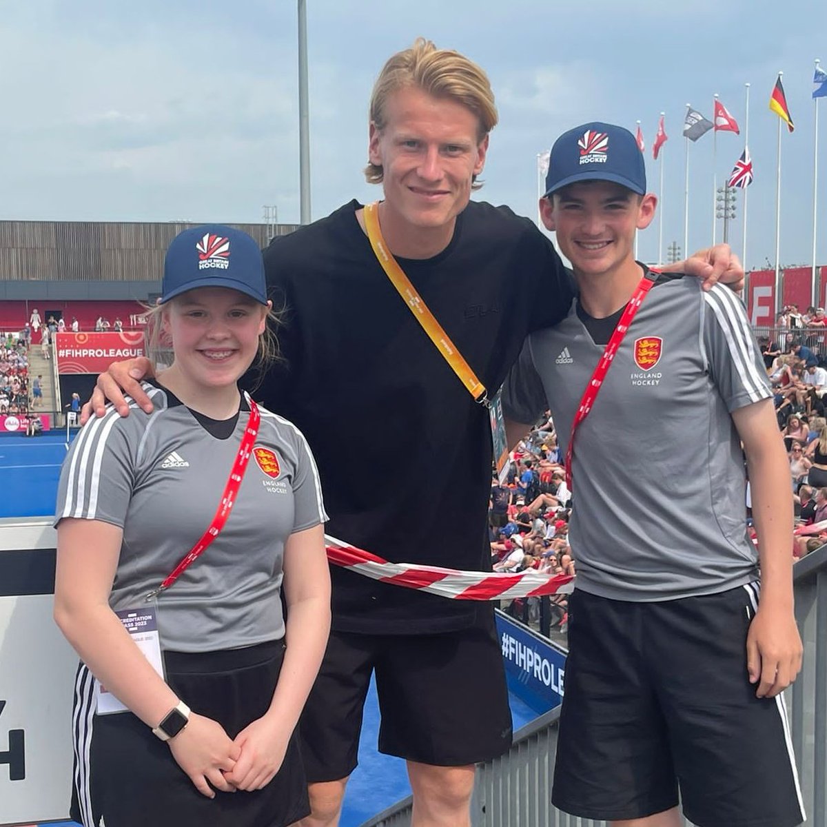 Fin finished his GCSEs on Friday, and was up at 6am on Saturday to travel to London and volunteer as ball patrol (hockey) for the NED v USA (W) and GBR v GER (M) #FIHProLeague games

 What a guy 😍

Awesome day <a href="/GBHockey/">Great Britain Hockey</a> <a href="/AldersleyTeam11/">AldersleyTeam11</a> <a href="/AldersleySport/">Aldersley Sport</a> <a href="/wolveshockey/">WATs Hockey Club</a>