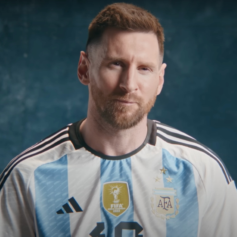 Lionel Messi (adidas): «Aprendí que no solo se trata de ganar y que el camino recorrido durante todo este tiempo también te deja muchas enseñanzas de vida. Creo que el querer lograrlo, el querer intentarlo, sobre todo. Después se puede dar o no, pero no renunciar NUNCA a los