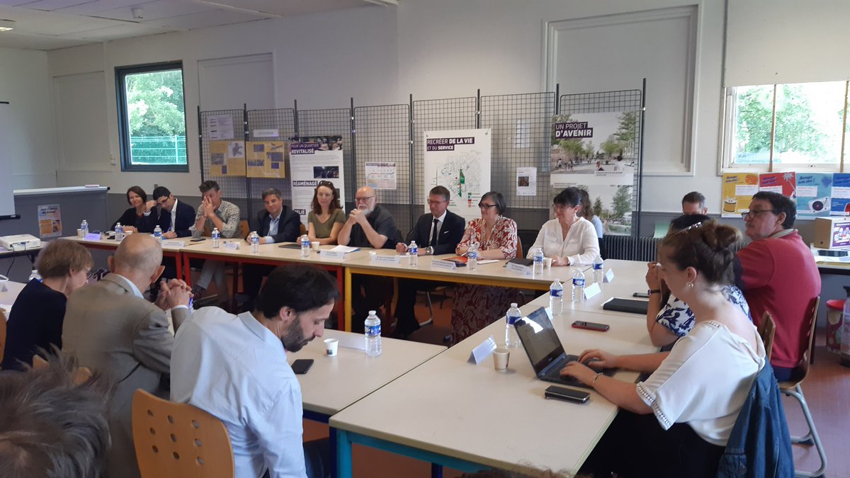 Aujourd'hui,  visite du vice-Premier ministre belge, ministre de l'économie et du travail, M. <a href="/PYDermagne/">Pierre-Yves Dermagne</a>, sur le #TZCLD de la <a href="/MetropoleLille/">Métropole Européenne de Lille</a> 🤩
 
La Belgique est l'un des premiers pays à s'être intéressé à l'expérimentation et à lancer sa propre expé en Wallonie il y a qq mois