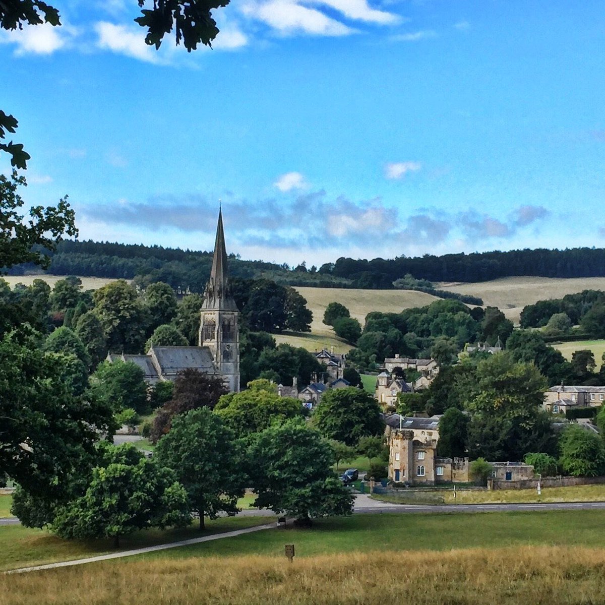 That view 😍 📍Edensor in the #peakdistrict