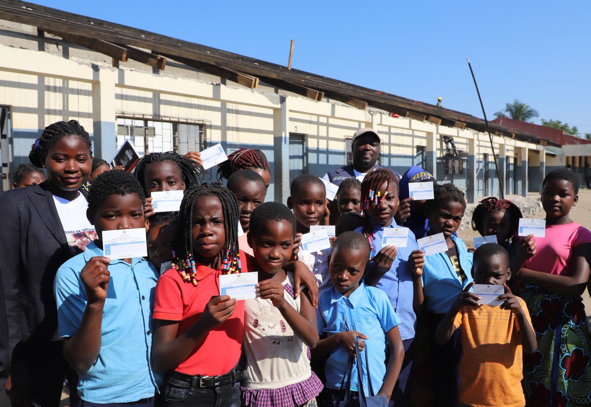 🧒👧 da 🏫 no bairro de Incidua em #Zambezia 🇲🇿 afetado pelo #Cyclonefreddy 🌀e #choleraoutbreak 🦠. receberam 💉contra a #polio @OMSMocambique @SaudeMisau @UNICEF_Moz @gavi @Rotary @CDCgov @gatesfoundation