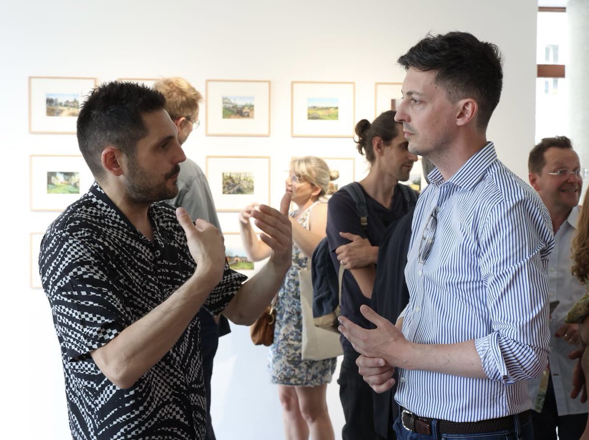 Rencontre avec l’artiste Julien Beneyton à la Galerie ToTem d’Amiens Métropole. Son exposition « Terre promise », proposée par le FRAC Picardie, est visible jusqu’au 17 septembre 2023.