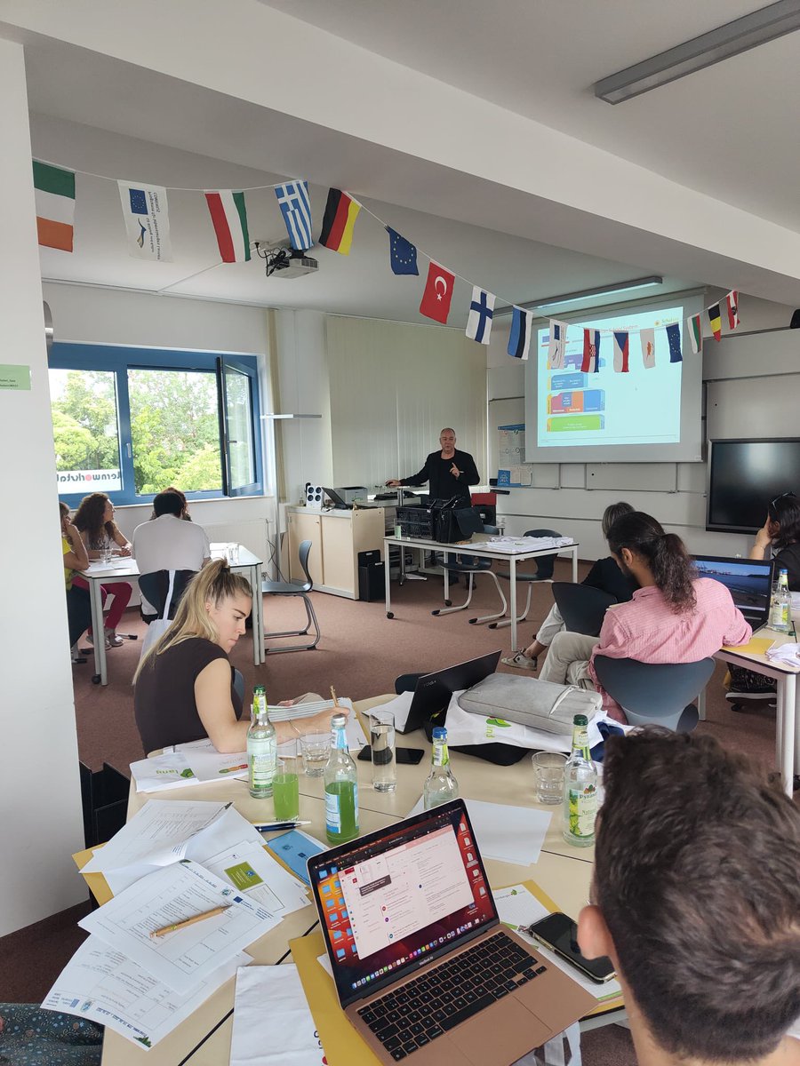 💫🇪🇺 1ª Movilidad del Proyecto Erasmus+ KA220: “Clean Air for a Sharp Future” 💫🇪🇺🇪🇺💨💨♻️♻️ en 📍Nuremberg (Alemania) 🇩🇪 donde participan centros de España, Alemania, Italia y Portugal con CEIP José Robles, <a href="/puentedonana/">CEIP Puente Doñana</a> y AFINE #ErasmusPlus #Internacionalización 
<a href="/sepiegob/">SEPIE</a>