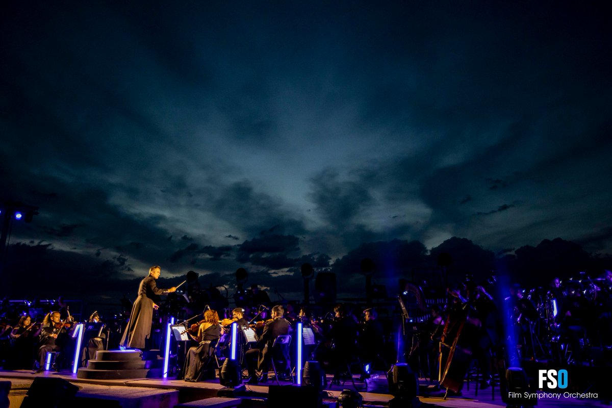 FilmSymphony's tweet photo. El penúltimo concierto de #FSOKrypton se celebró en un entorno que podría servir de escenario para cualquier película de superhéroes: el Teatro Romano de Segóbriga (Cuenca) 💫
¿Podemos quedarnos a vivir aquí? 🤩
#FenómenoKrypton #FilmSymphony #bandassonoras #superhéroes https://t.co/FvOELsRKpX