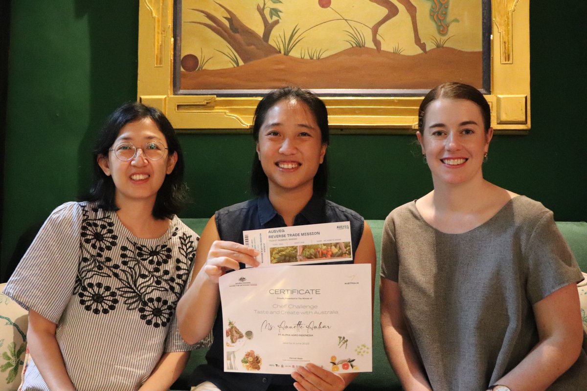 AustradeJakarta's tweet photo. This year we invited Indonesian chefs and restaurants to ‘Taste and Create with Australia’, incorporating #Aussieproduce into their menus. With support from @AUSVEG on this initiative, we're delighted to announce the Tugu Kuntskring Paleis as the winner of this ‘Chef Challenge’! https://t.co/S55brb9OWz