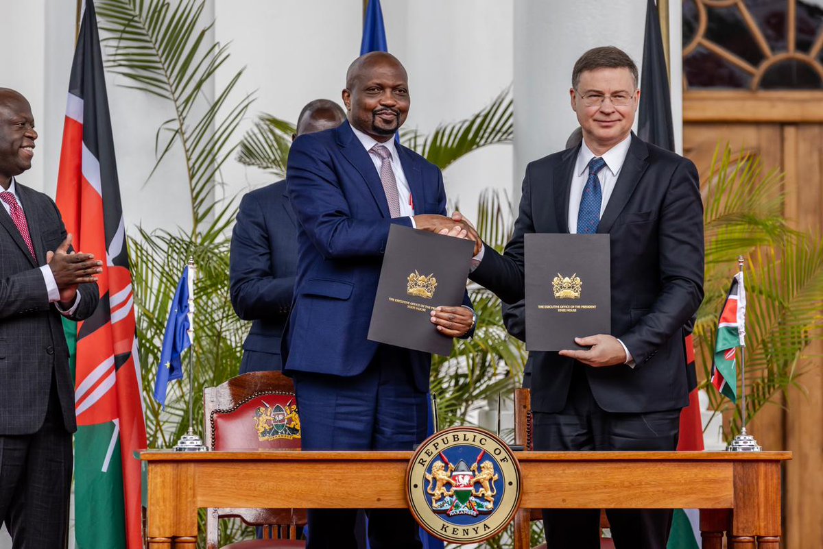 Valdis Dombrovskis (@vdombrovskis) on Twitter photo EU & KENYA CONCLUDE TALKS FOR ECONOMIC PARTNERSHIP AGREEMENT! 🇪🇺🤝🇰🇪
Honoured to represent <a href="/EU_Commission/">European Commission</a> in Nairobi on this historic day, together with <a href="/WilliamsRuto/">William Samoei Ruto, PhD</a> & <a href="/HonMoses_Kuria/">Hon.Moses Kuria,HSC</a>.
EU & Kenya are already major trading partners - now we have a platform for much more.
1/4 EU & KENYA CONCLUDE TALKS FOR ECONOMIC PARTNERSHIP AGREEMENT! 🇪🇺🤝🇰🇪
Honoured to represent <a href="/EU_Commission/">European Commission</a> in Nairobi on this historic day, together with <a href="/WilliamsRuto/">William Samoei Ruto, PhD</a> & <a href="/HonMoses_Kuria/">Hon.Moses Kuria,HSC</a>.
EU & Kenya are already major trading partners - now we have a platform for much more.
1/4