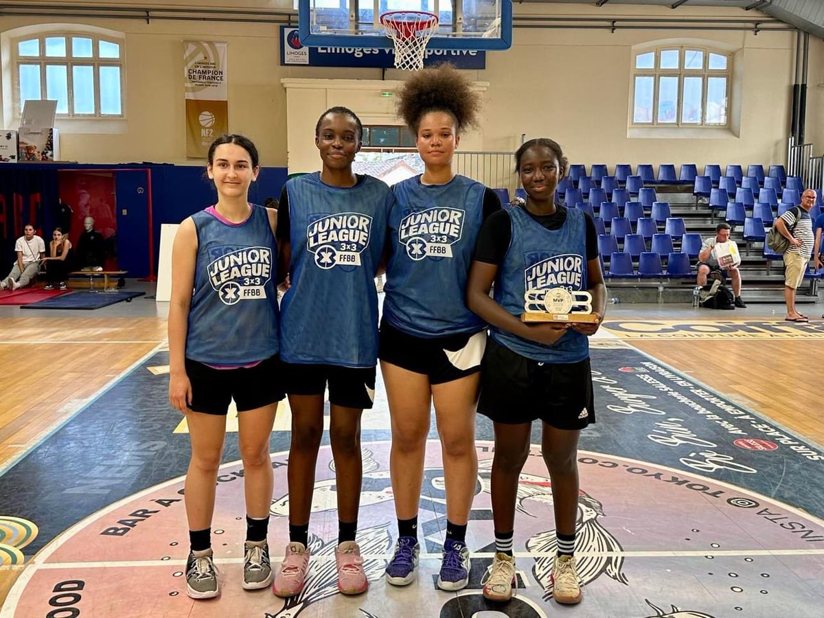#3x3 Les Filles remportent l’Open Plus 3x3 Junior League de Limoges by Intermarché en battant en finale Team Deux-Sèvres 18-14. 👏📣 💙❤️
➡️ Direction l’Open de France pour la 2ème année consécutive, les 25 et 26 juillet à Rennes 🤩