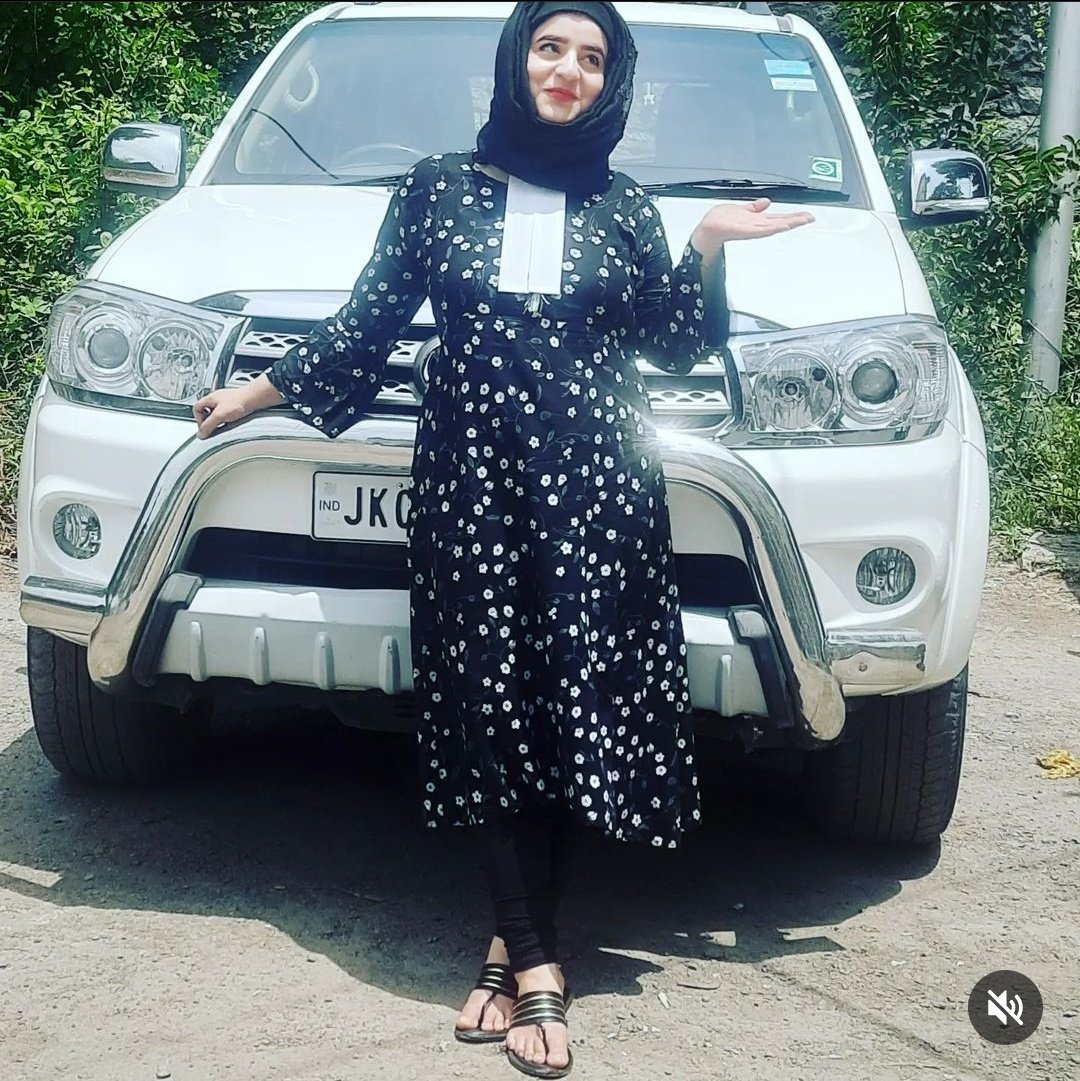 A woman's place is in the courtroom. 🖤🎗 #Srinagar #Kashmir #lawyer