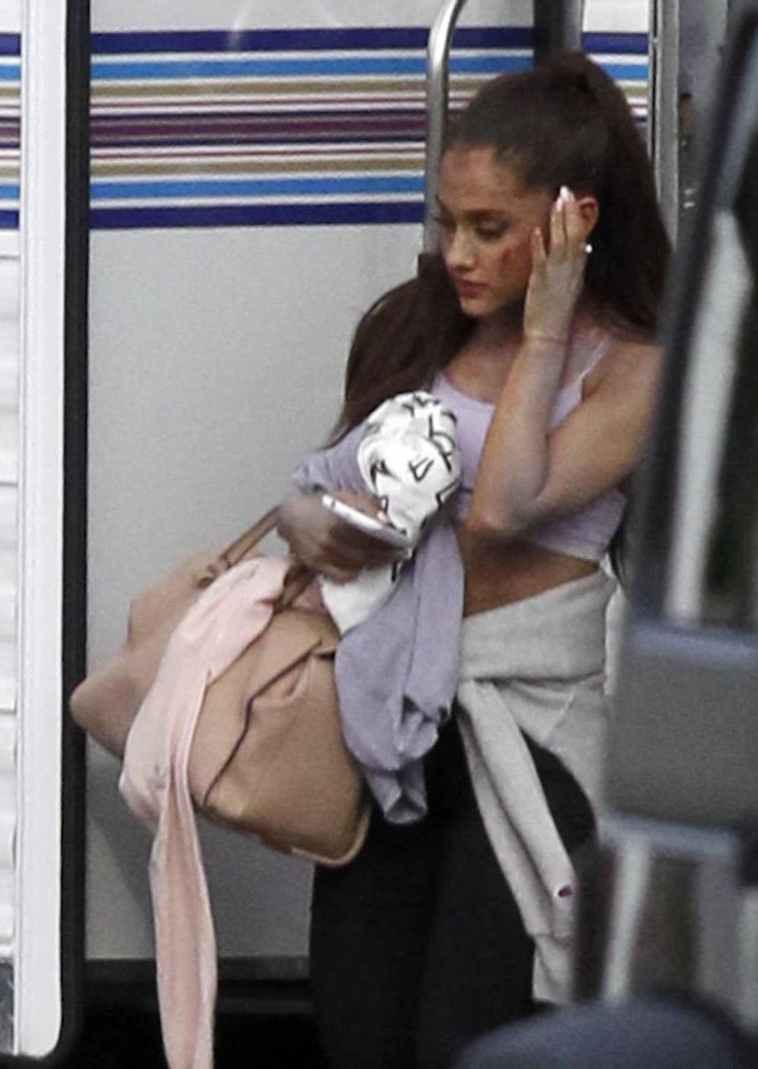 Saw this pic on Pinterest and remembered how people were saying this was Ariana after the Manchester show when it was clearly her in a filmset during 2015... yall were actually so sick for that it's disgusting