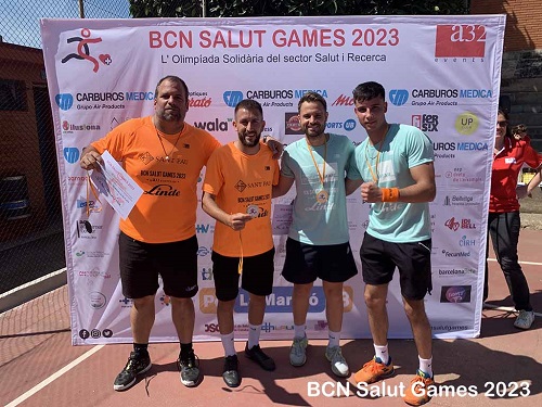 hospitaldelmar's tweet photo. Hemos ganado los @bcnsalutgames!
Con victorias en las pruebas de #padel, #running y #HumorAmarillo 🏃♀️🎾🏆🥇🥇🥇
La recaudación se destinará a proyectos de la Fundació @AmicsHMar
#OrgullMAR #solidaritat #salut #ferpinya #teambuilding
https://t.co/3QT8Fu6JYX https://t.co/bRL1kbKaTf