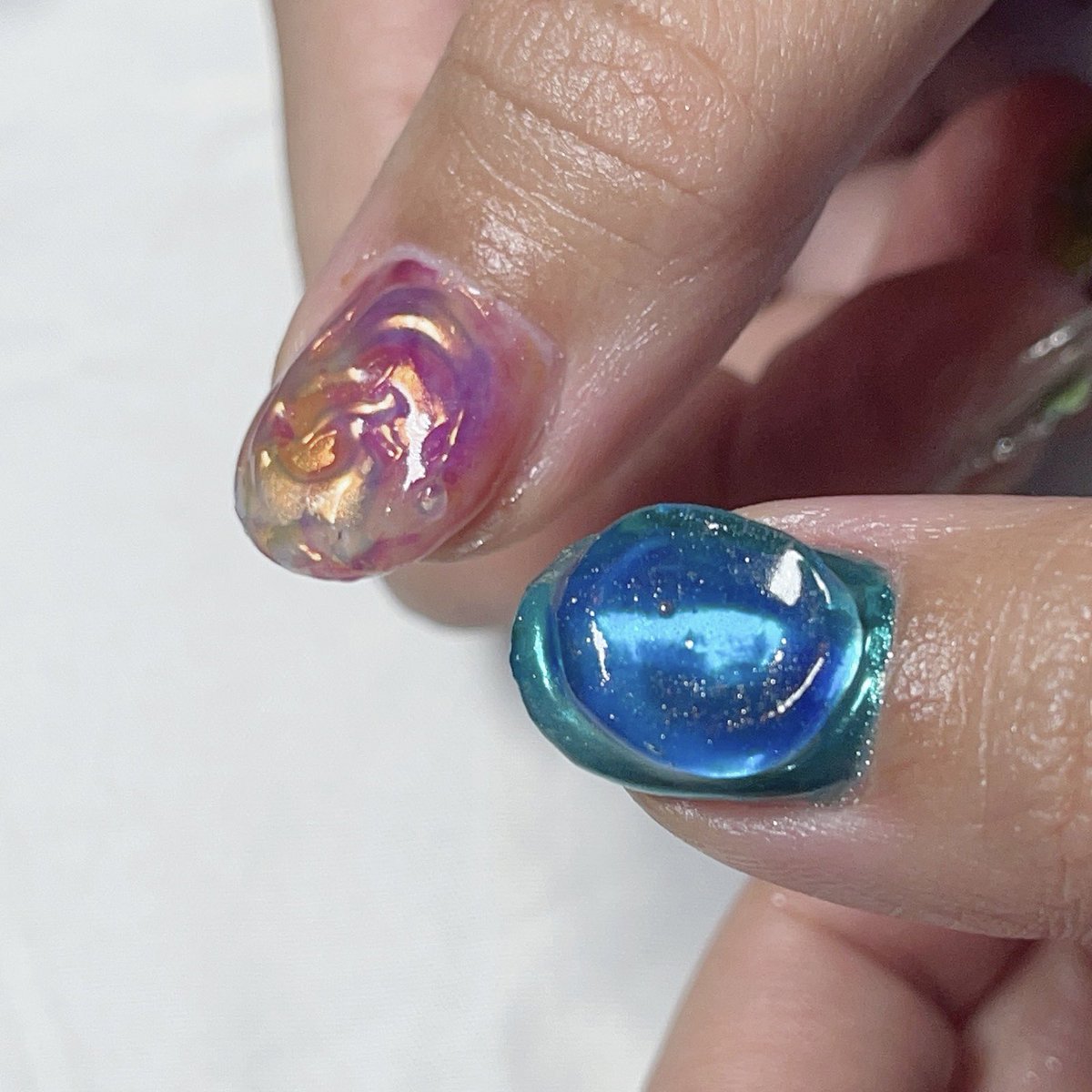thumbss 

☻

#nails #manicure #gelnails #sgnails #chromenails #alien #flutterytips