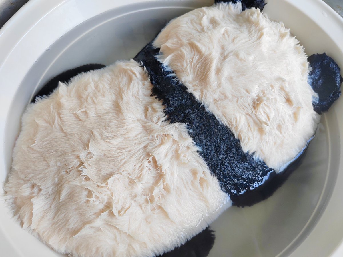 GiantPanda90388's tweet photo. Washing my little Xiangxiang💕
#香香 #Xiangxiang #シャンシャン #Panda https://t.co/UDkLyhveqg