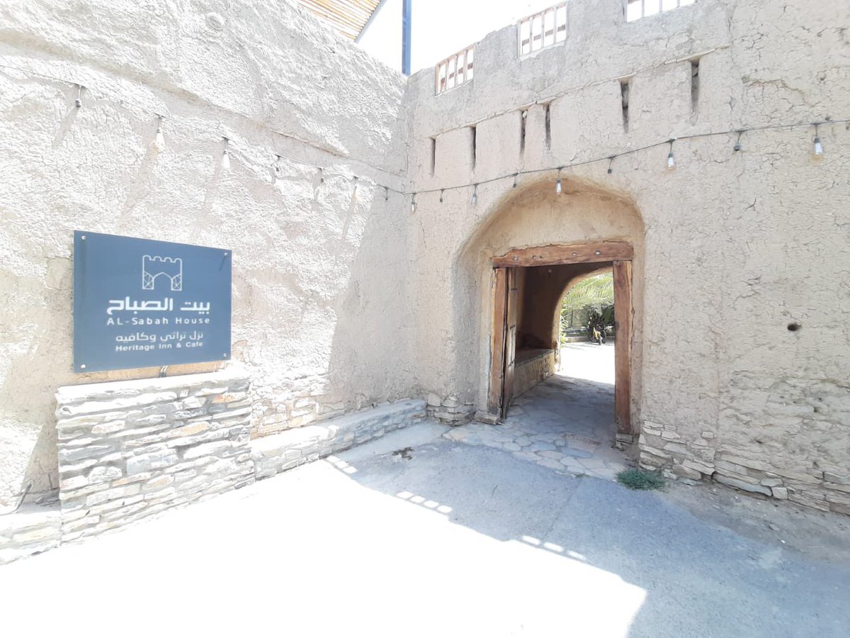 maranizwa's tweet photo. دشنت إدارة أوقاف محافظة الداخلية ممثلة بقسم التعريف بالإسلام والتبادل الثقافي اليوم الإثنين 19يونيو 2023 ركنها الرابع للتعريف بالإسلام والذي يتضمن رفا للكتب ببيت الصباح ببركة الموز، وذلك بهدف تعريف السواح والأجانب بهذه الأرض الطيبة بالإسلام وإظهار قيمه الحضارية في الواقع الملموس. https://t.co/8AOYMmff5D