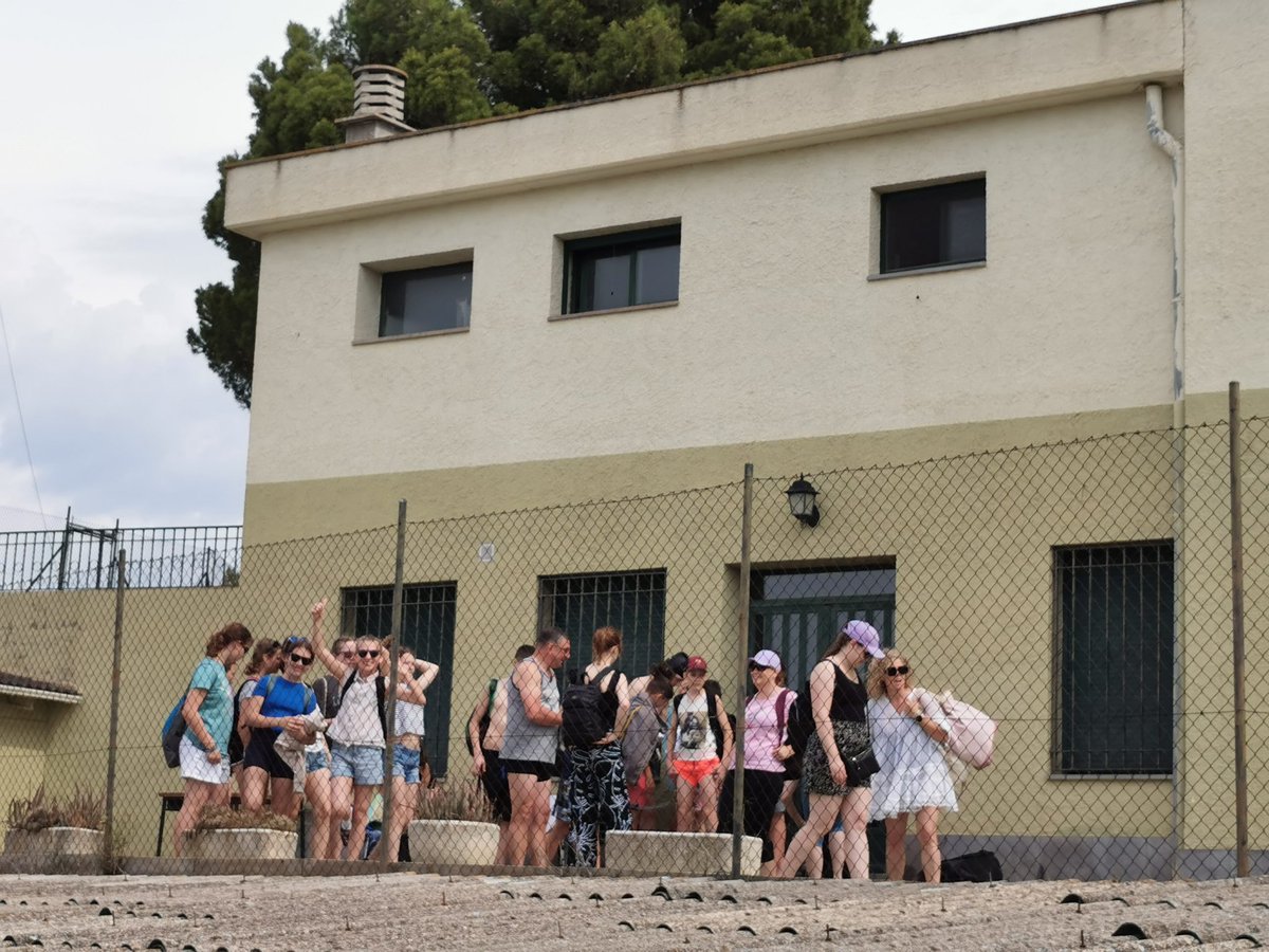 OSsencur's tweet image. Drugi dan smo preživeli na bazenu. Zvečer pa smo imeli banana frape night ob dobrem filmu.
#cmepius #erasmus #ossencur #Zuera #Spain