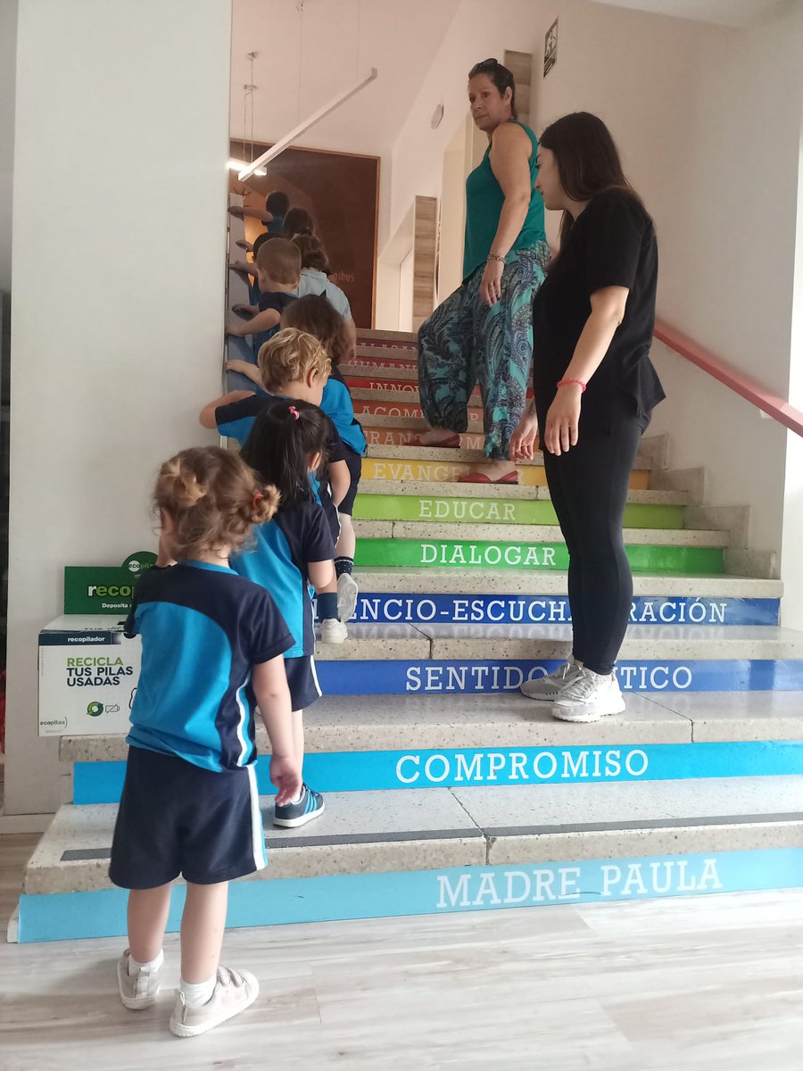 Nuestros alumnos de la Escuela Infantil "San Gabriel" vienen a visitar el cole de los mayores.