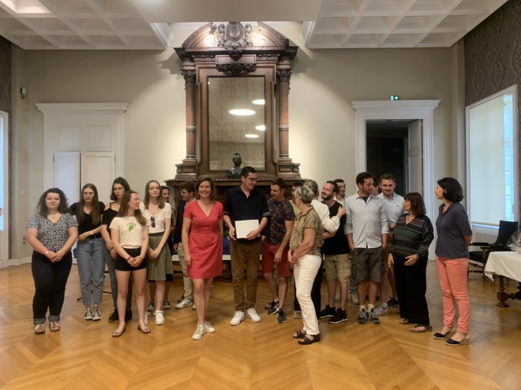 Angers_Jardins's tweet photo. Concours jardins d’expression
2023 : c’est l’ESA qui rafle les 3 premiers prix 🏆
1er prix « Aux Arbres Citoyens »
2eme prix « Reprendre ses esprits »
3eme prix « L’arbre à souhaits »
Le lauréat verra son jardin réadapté sur la place du Ralliement été 2024 #AngersSuperNature https://t.co/fsqFCdkXlT