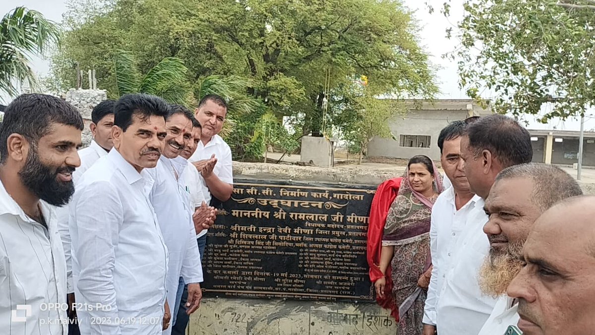 IndraMeenaInc's tweet photo. आज ग्राम पंचायत गादोला पं.स. प्रतापगढ़ में आमजन को महंगाई से राहत देने के लिए आयोजित महंगाई राहत कैंप में स्थानीय जनप्रतिनिधियों के साथ शिरकत कर महंगाई राहत कैंप का अवलोकन कर कैंप में आमजन को राज्य सरकार की योजनाओं के बारे में बताकर लाभार्थी ग्रामवासियों को गारंटी कार्ड बाटे। https://t.co/TZdKI6bHM5