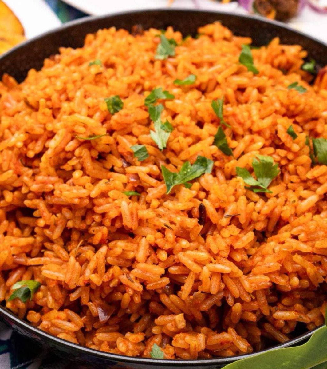 Jollof rice is widely considered the best rice recipe in the world, and it's easy to see why! No matter which version you try, jollof rice will always bring your taste buds alive!

Recipe-
flawlessfood.co.uk/jollof-rice-re…

#jollofrice #spicy #rice #dinnerideas #comfortfood #familymealtime