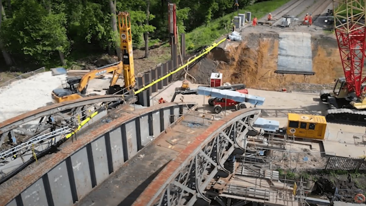 ConstructMgmt's tweet photo. Video | Balfour Beatty restores Nuneham Viaduct https://t.co/XIPnI35R78 https://t.co/K77F4cCpWY