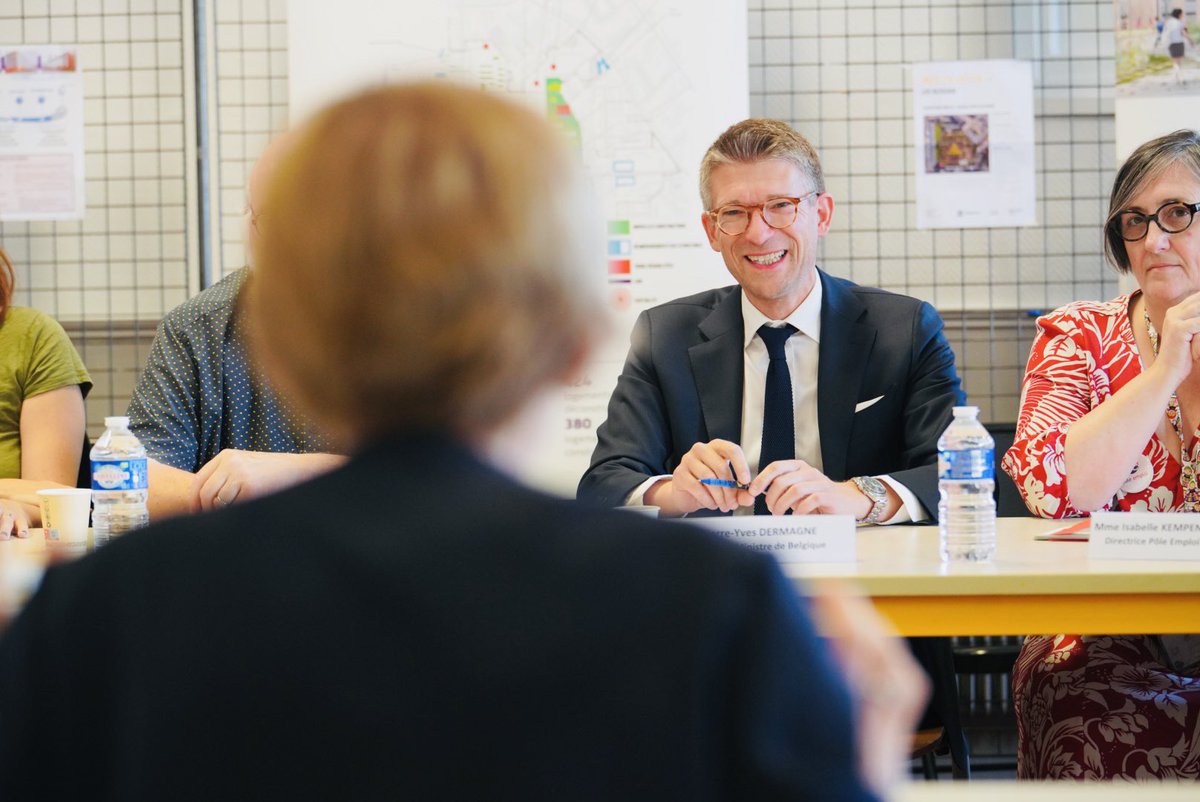 A <a href="/VilledeLoos/">Ville de Loos</a> , près de Lille ce matin. Ici, le Territoire zéro chômeur longue durée est une réalité depuis 2016. 121 personnes ont retrouvé un emploi et retissé un lien. Cette réussite française me conforte dans l'idée de développer ces projets en Belgique <a href="/ZeroChomeurLD/">Territoires zéro chômeur de longue durée</a>