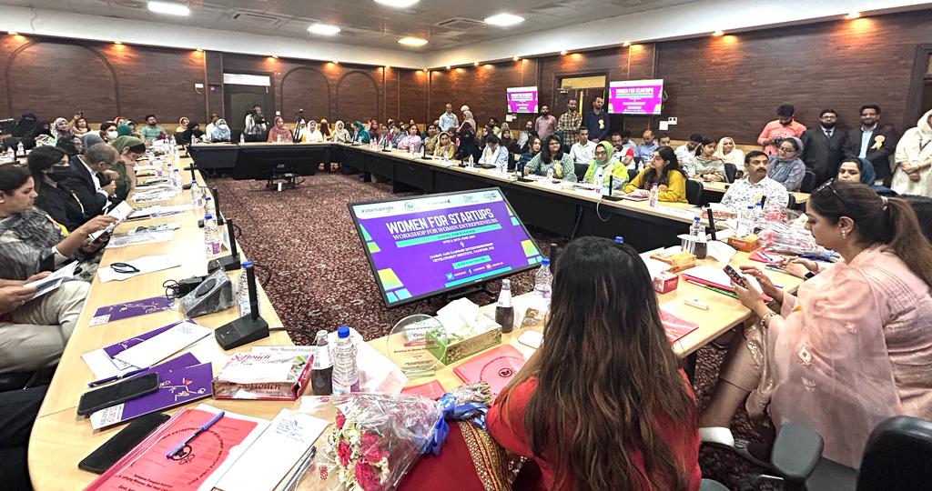 JKEDI4U's tweet photo. Empowering women entrepreneurs in J&amp;K! #JKEDI and @startupindia collaborate to host an innovative workshop, providing women with tools, opportunities, and resources to thrive in the startup ecosystem. #InclusiveEntrepreneurship. @drhinabhat graced the event as chief guest https://t.co/u57vlws3fl