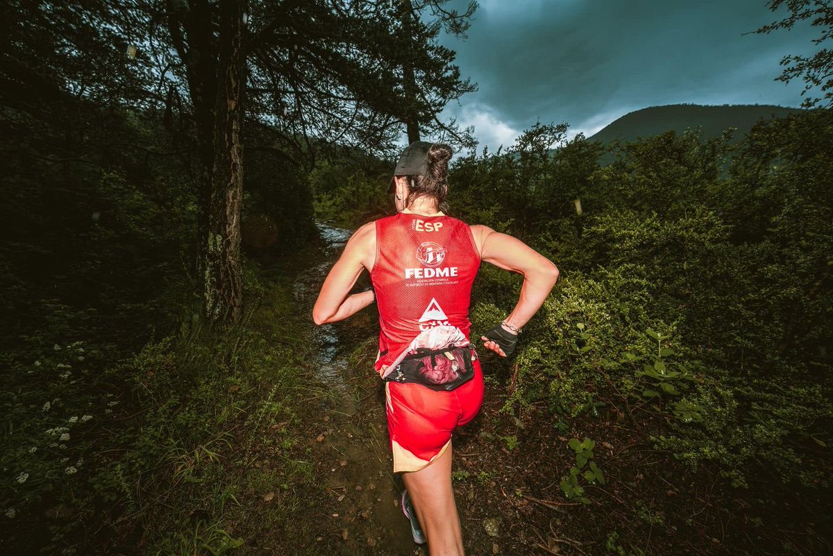 villanuaturismo's tweet photo. Cinco corredores del equipo nacional han hecho este domingo un test en #Collarada.Pese a la intensa lluvia los corredores han reconocido el que será escenario del Campeonato de España de Kilómetro Vertical, que se celebrará en #Villanua el próximo 17 de septiembre. @fedme_es https://t.co/8UGsHwmuyF
