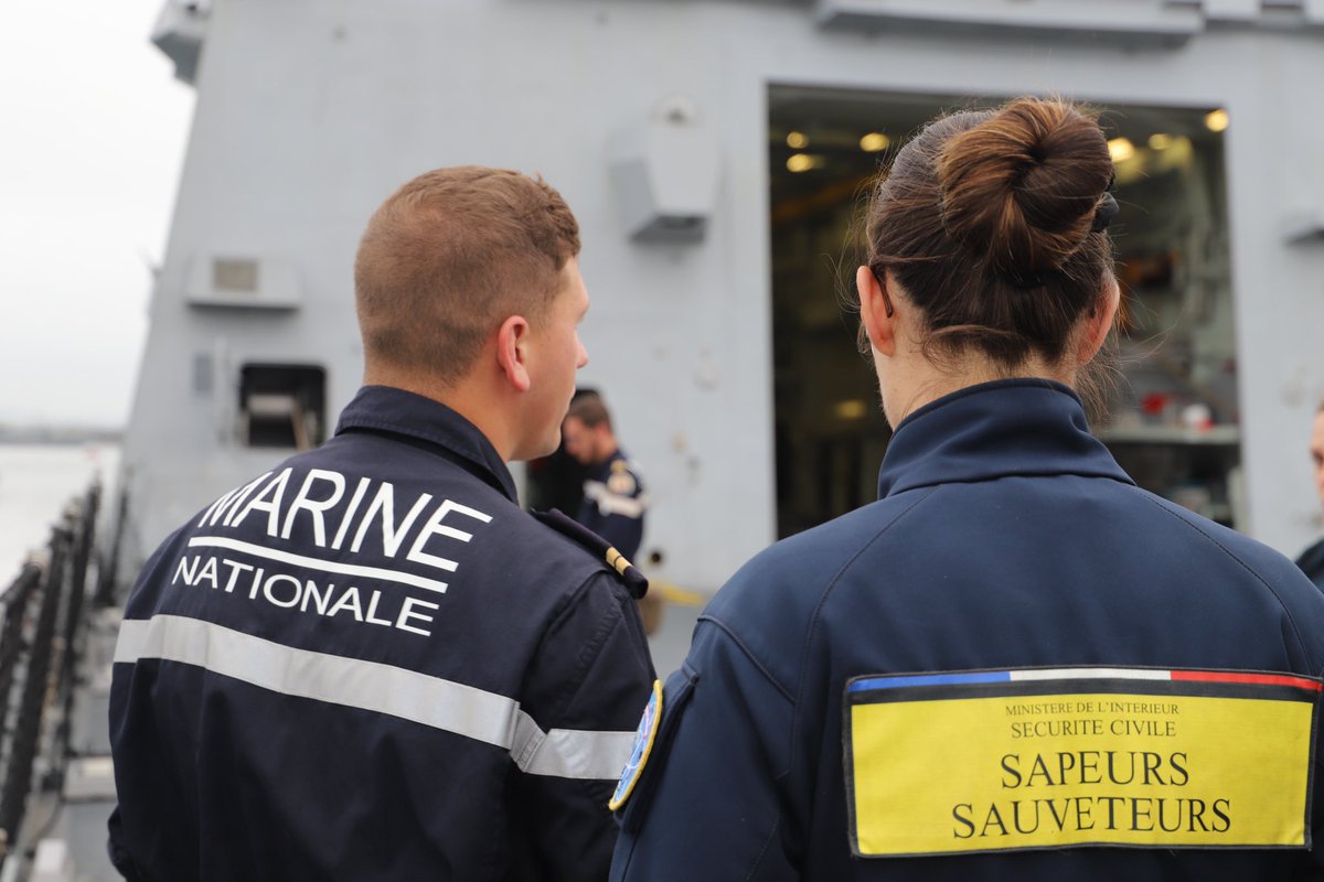 riisc_1's tweet image. 🧑‍🚒🤝⚓️ #Kodaly de l’#UIISC1 et #Vikings de la #FREMM sont partenaires depuis janvier. A bord, nos #militaires ont échangé sur leurs expériences opérationnelles, se sont entraînés lors d’un exercice de sécurité et effectué cette inoubliable navigation fluviale de Brest à Rouen.