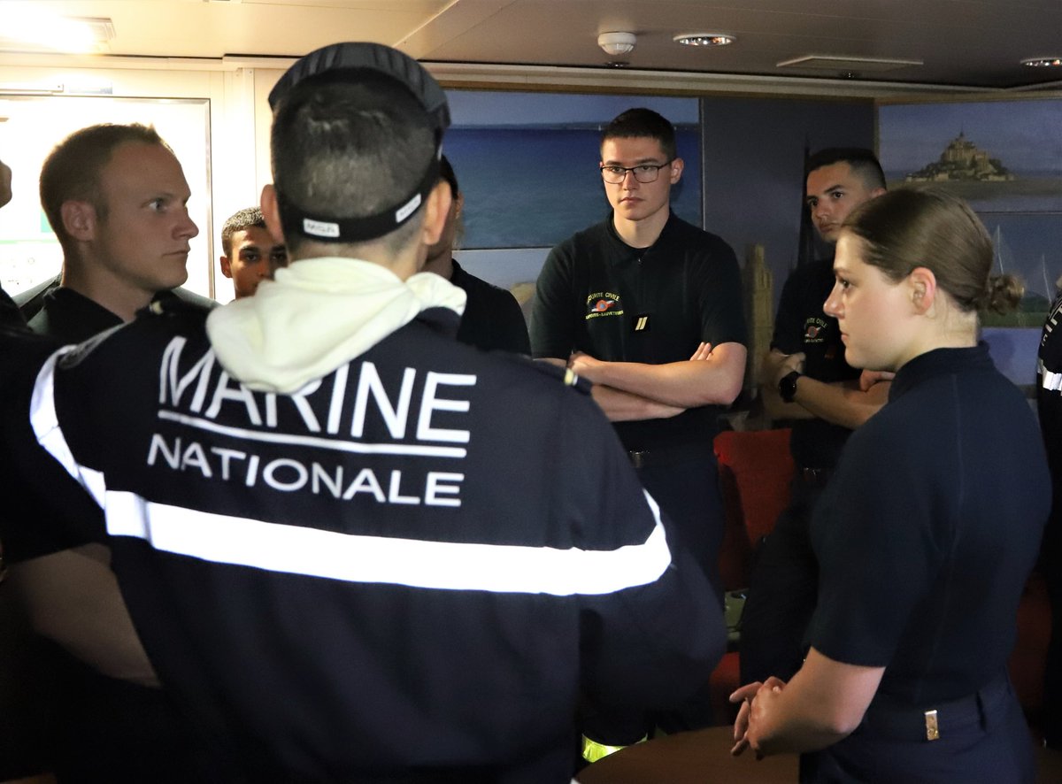 riisc_1's tweet image. 🧑‍🚒🤝⚓️ #Kodaly de l’#UIISC1 et #Vikings de la #FREMM sont partenaires depuis janvier. A bord, nos #militaires ont échangé sur leurs expériences opérationnelles, se sont entraînés lors d’un exercice de sécurité et effectué cette inoubliable navigation fluviale de Brest à Rouen.