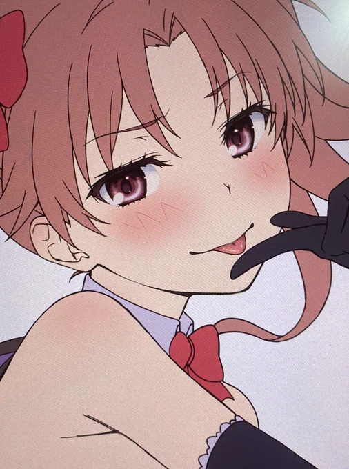 イタズラしてきそうな黒子描いてる