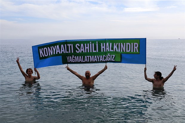 Antalya Büyükşehir Belediyesi’nin Konyaaltı Sahili’ni ticarileştirme sevdası bitmiyor: “Kıyılar halkındır, ihale iptal edilsin” 

sendika.org/2023/06/antaly…