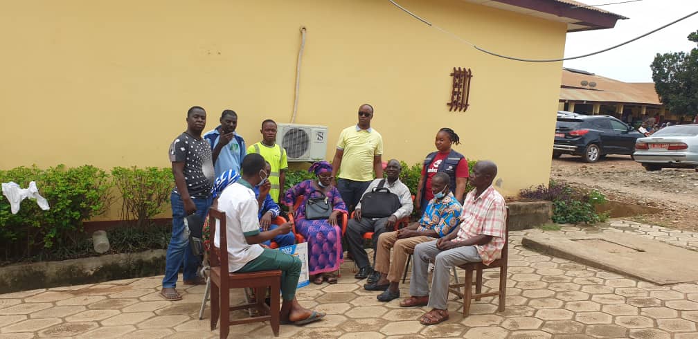 guinee_oms's tweet photo. #Guinee-Nzérékoré: Suivi médical et #biologique des guéris de l'#épidémie de la maladie à virus #Ebola 2021: @WHO renforce la surveillance active et la sensibilisation afin de réduire le risque de survenue de nouvelles résurgences de cette épidémie dans la communauté @OMS_Afrique https://t.co/V84tWA8fk2