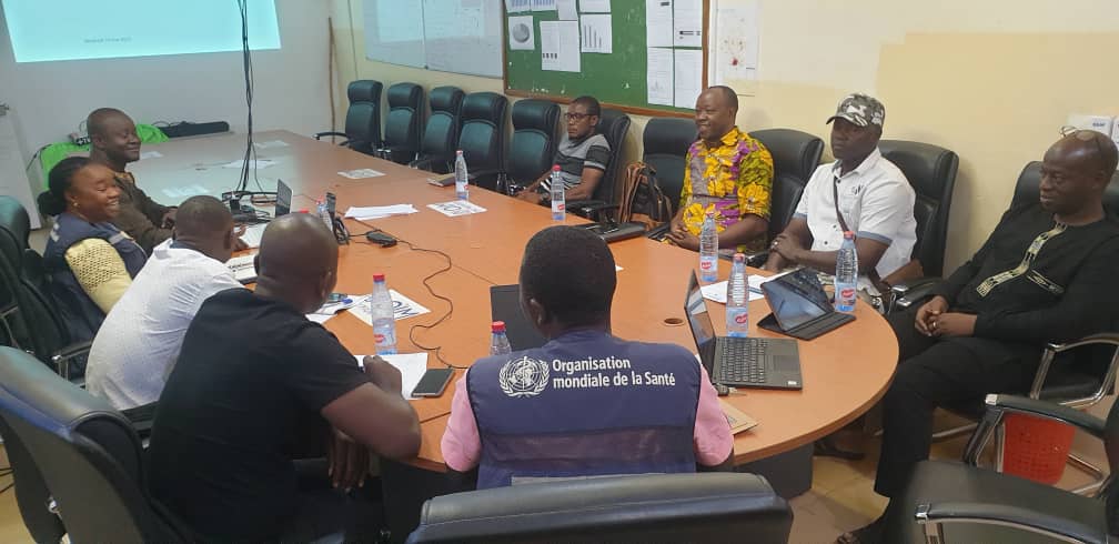 guinee_oms's tweet photo. #Guinee-Nzérékoré: Suivi médical et #biologique des guéris de l'#épidémie de la maladie à virus #Ebola 2021: @WHO renforce la surveillance active et la sensibilisation afin de réduire le risque de survenue de nouvelles résurgences de cette épidémie dans la communauté @OMS_Afrique https://t.co/V84tWA8fk2