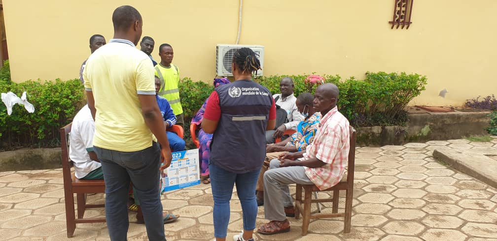 guinee_oms's tweet photo. #Guinee-Nzérékoré: Suivi médical et #biologique des guéris de l'#épidémie de la maladie à virus #Ebola 2021: @WHO renforce la surveillance active et la sensibilisation afin de réduire le risque de survenue de nouvelles résurgences de cette épidémie dans la communauté @OMS_Afrique https://t.co/V84tWA8fk2