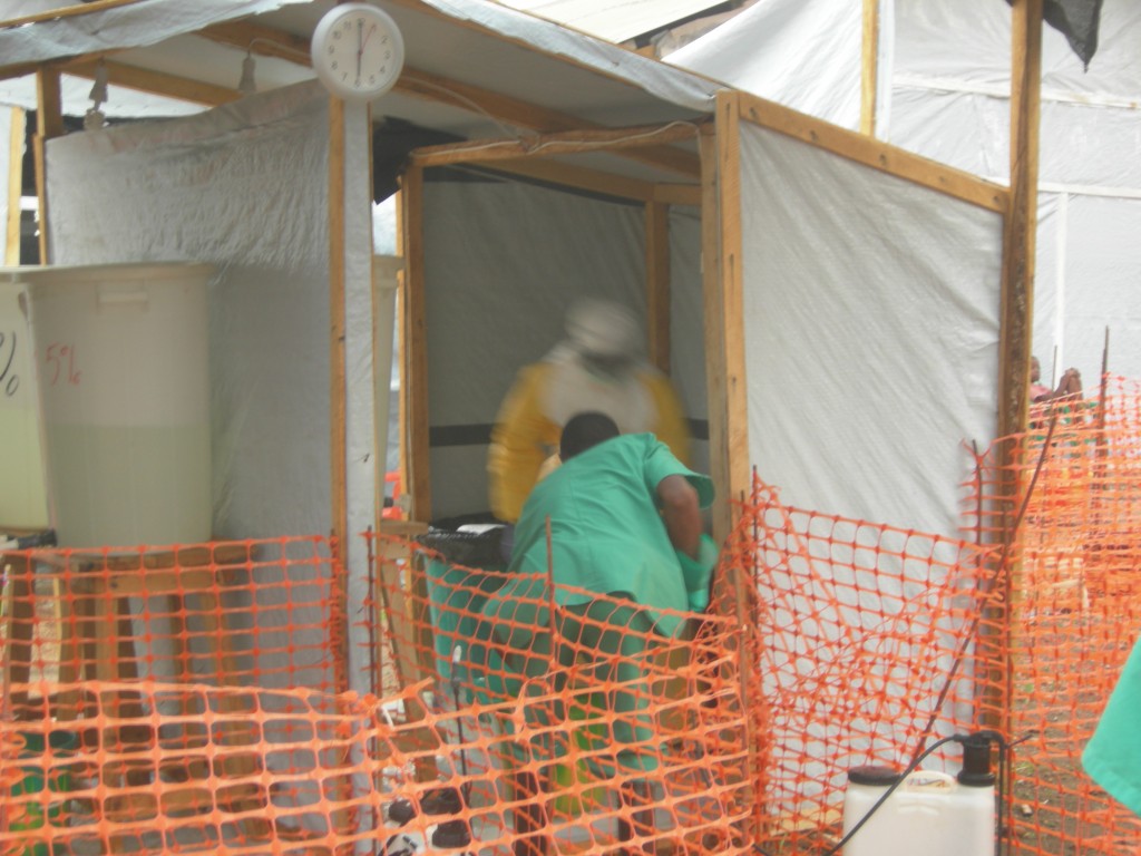 guinee_oms's tweet photo. #Guinee-Nzérékoré: Suivi médical et #biologique des guéris de l'#épidémie de la maladie à virus #Ebola 2021: @WHO renforce la surveillance active et la sensibilisation afin de réduire le risque de survenue de nouvelles résurgences de cette épidémie dans la communauté @OMS_Afrique https://t.co/V84tWA8fk2