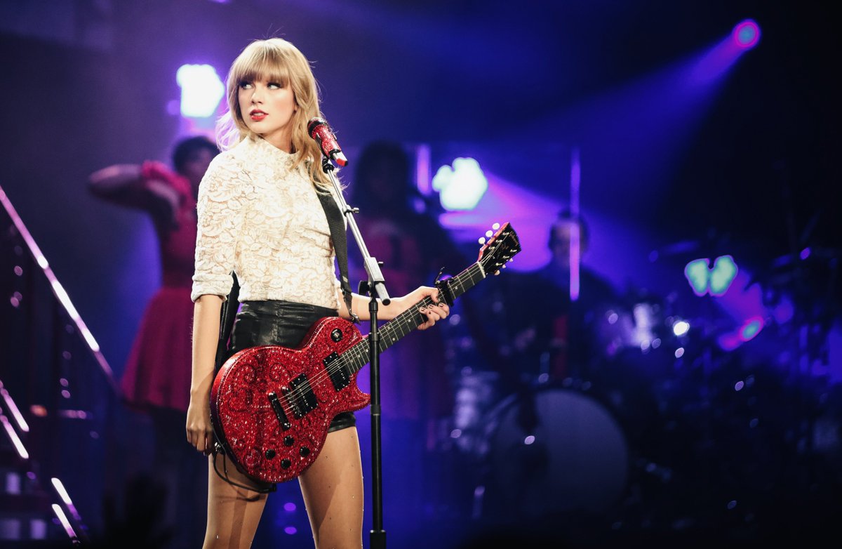 mainpopgirI's tweet photo. In 2012, with her scorching, revelatory, magnum opus-worthy 4th studio album, “Red” — which opened with a staggering 1.2 million copies on Billboard 200 — Taylor Swift emerges anew as a country-pop superstar, securing her first Hot 100 #1 for WANEGBT with a record-breaking debut. https://t.co/RXb5ssXW9Y