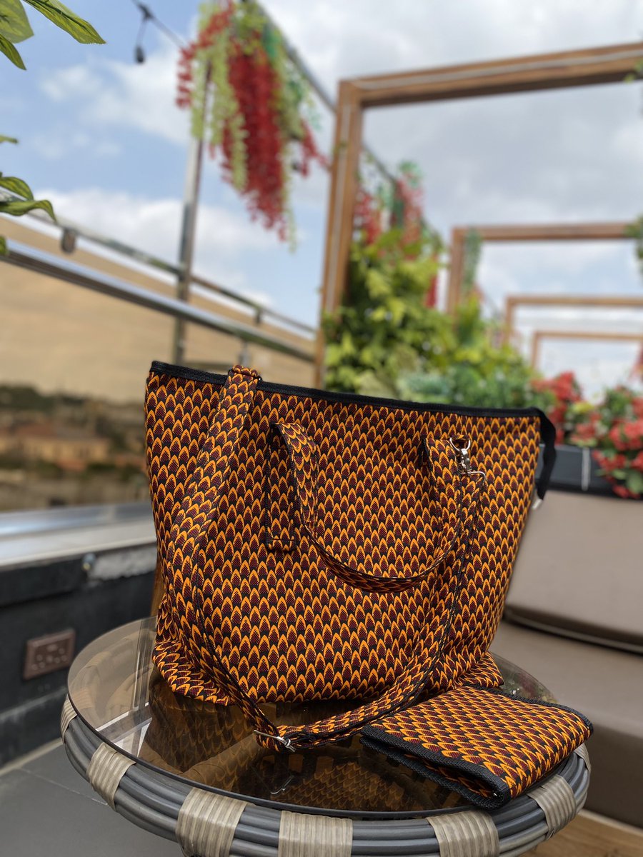 Maxi OYIN Totebag 
Be Afro-Chic! Be Iconic! Be African! 

dunsincrafts.com