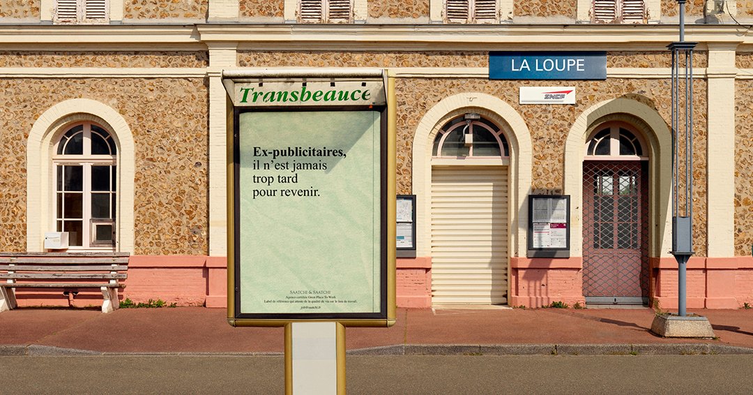 KMartenon's tweet image. .@saatchifrance est l'une des rares agences à avoir obtenu le label "Great Place to Work".

Alors pour attirer les anciens publicitaires qui ont quitté de job et de ville alors qu'il suffisait *peut-être* de changer d'agence, elle est allée les cibler... à la campagne! Bien vu.🎯