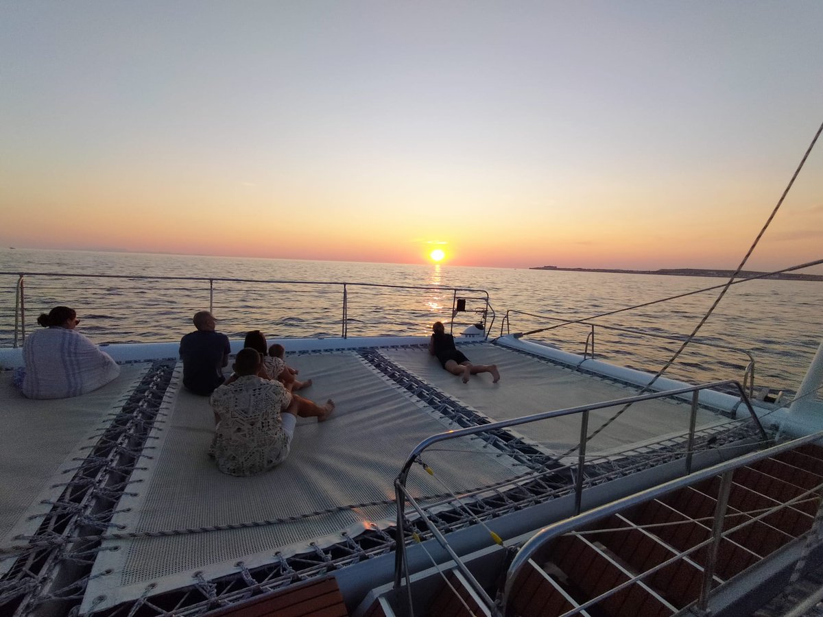 BrosGroup's tweet photo. 🔙 La semana pasada, desde @BrosGroup celebramos nuestro tradicional 'Midyear meeting' en Menorca 🏖⛵️
😍 El #equipo al completo pudo disfrutar de unos días de trabajo, diversión y conexión grupal para afrontar la segunda parte del año con toda la energía 🔋🔋
#WorkPlayHaveFun https://t.co/vvU30JrhgG