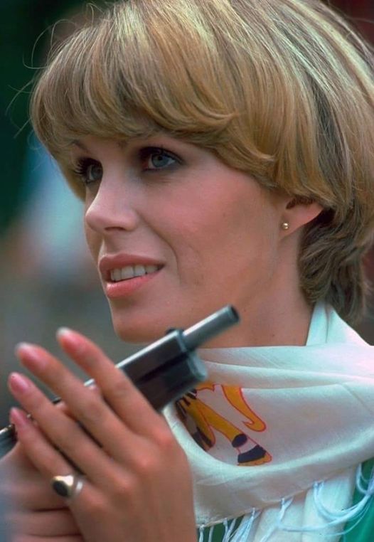 1976. Joanna Lumley was one of the first celebrities to take up vaping.