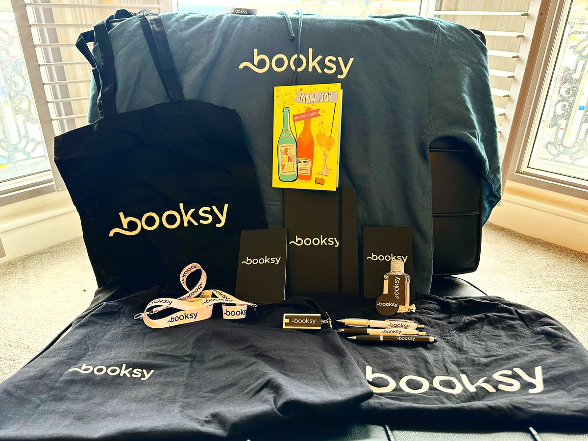 Sweatshirt, T-shirts, the Booksy Tote 🖤, plus a bunch of everything else I could need. Thanks my #booksy team for the welcome gift box 🖤🖤 #booksybiz #newjob #hr #cpo